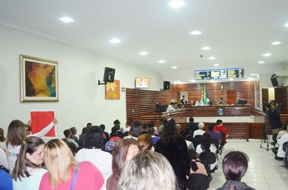 Imagem da notícia: Câmara aprova requerimentos na 100ª Sessão Ordinária