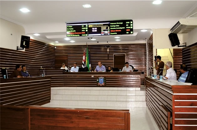 Imagem da notícia: Câmara aprova quatro projetos em Sessão Extraordinária 