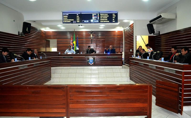 Imagem da notícia: Câmara envia 46 indicações ao Executivo e homenageia munícipes