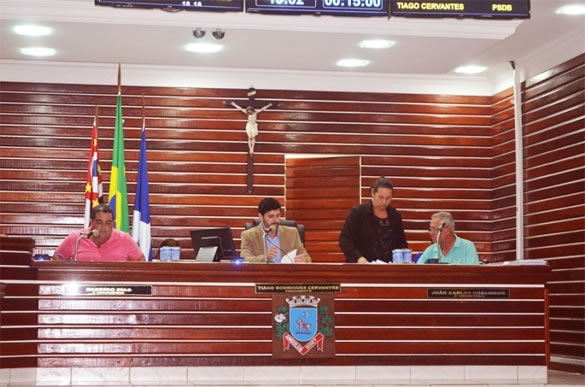 Imagem da notícia: Em votação extraordinária, Câmara aprova mudanças administrativas