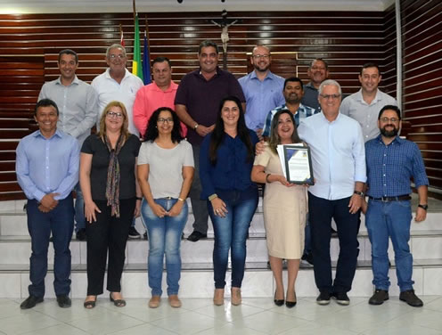 Imagem da notícia: Escola Municipal Maria Aparecida Soares Amêndoa recebe Moção de Aplausos e Reconhecimento