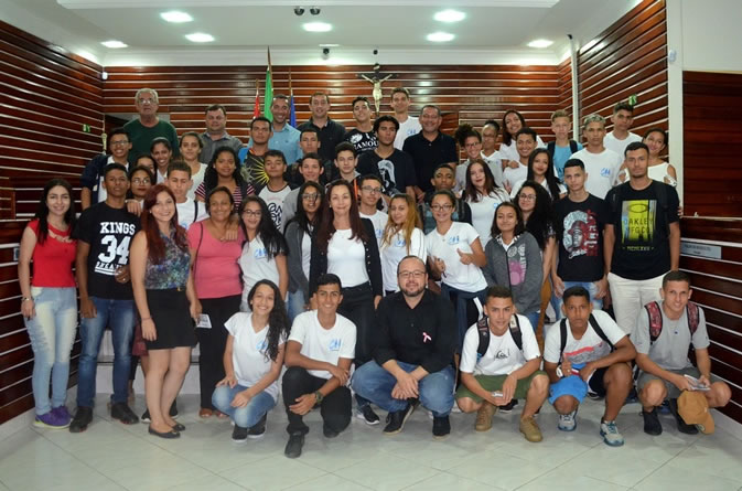 Imagem da notícia: Patrulheiros do CAMP participam do Projeto " Visita ao Legislativo"