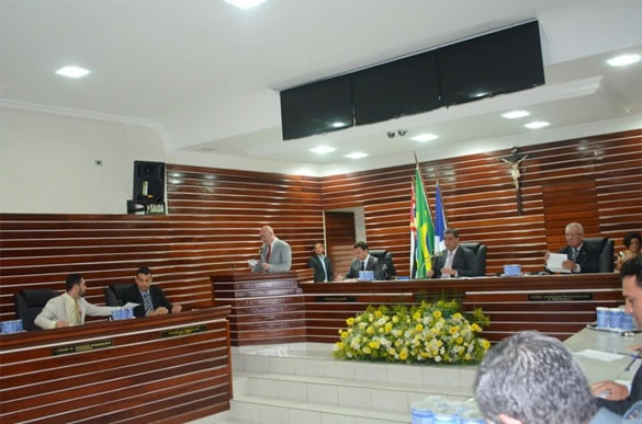 Imagem da notícia: Sessão Solene tem entrega de títulos de cidadãos itanhaenses