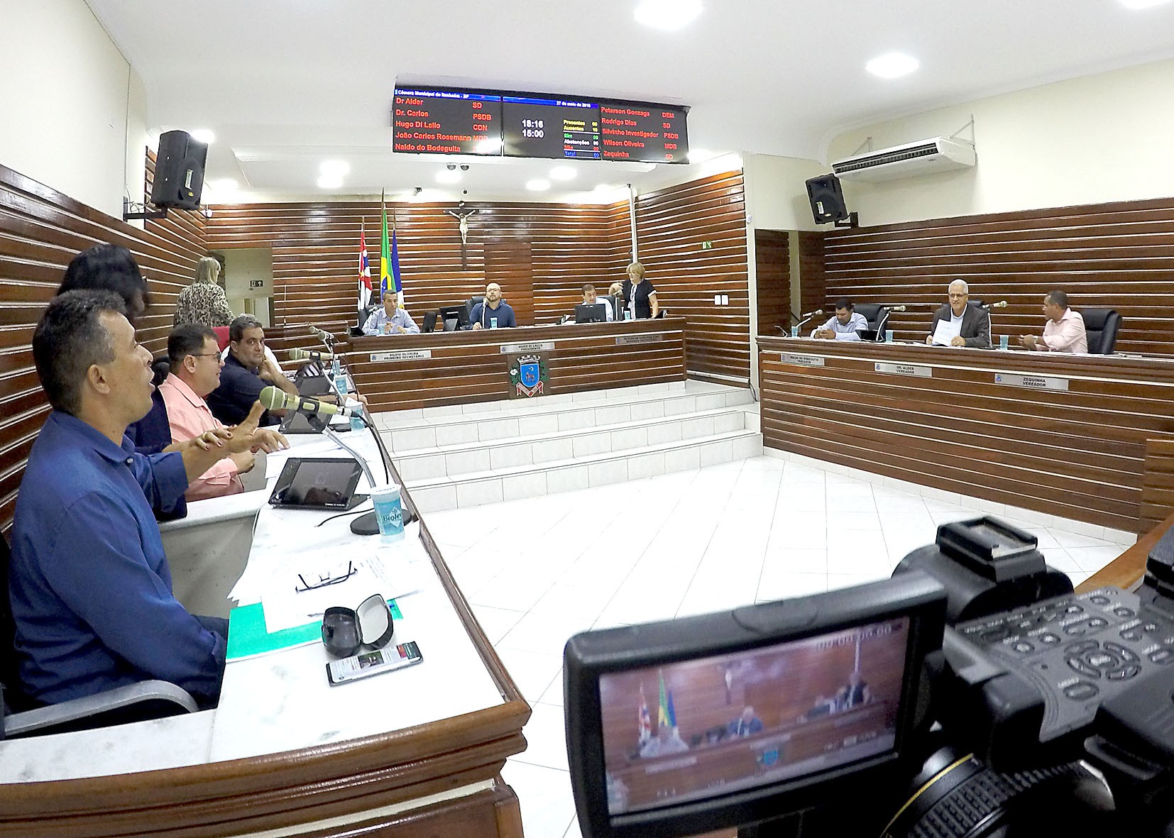 Imagem da notícia:  Projetos e requerimentos são aprovados na 94ª Sessão Ordinária 	