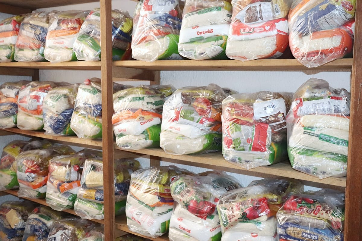 Imagem da notícia: Vereadores de Itanhaém se unem e doam 2 toneladas de alimentos ao Fundo Social de Solidariedade