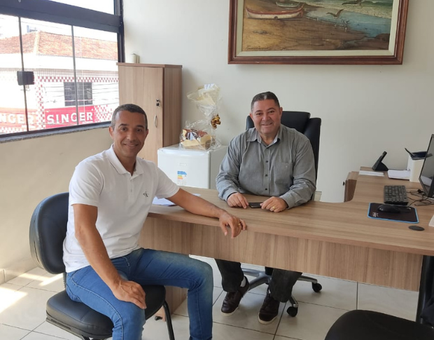 Imagem da notícia: Vereador Bibão assume interinamente presidência da Câmara