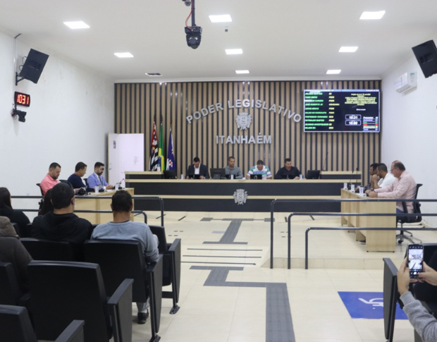 Imagem da notícia: Câmara aprova PLs nas áreas da educação e da saúde