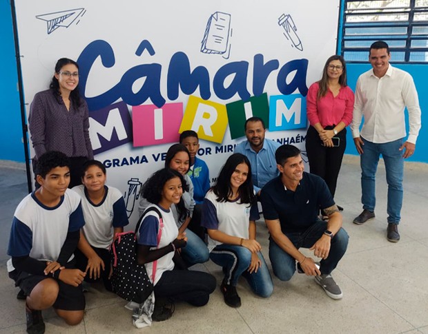 Imagem da notícia: A escola como espaço democrático: com a presença de autoridades, posse coletiva dos grêmios estudantis foi realizada nesta quarta-feira (12)