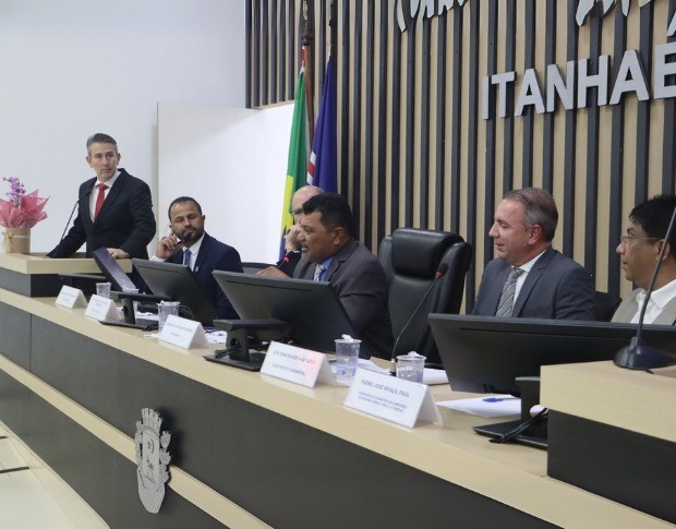 Imagem da notícia: Sessão Solene celebra a importância da família com homenagens a munícipes de Itanhaém